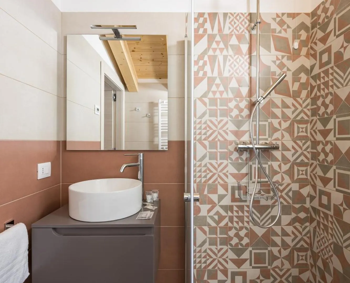 Hotel Fienile Nonna Elide Altivole  0*, Altivole (Treviso) Italia
